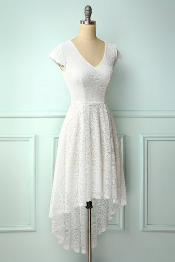 Vestido de renda branca alta baixa